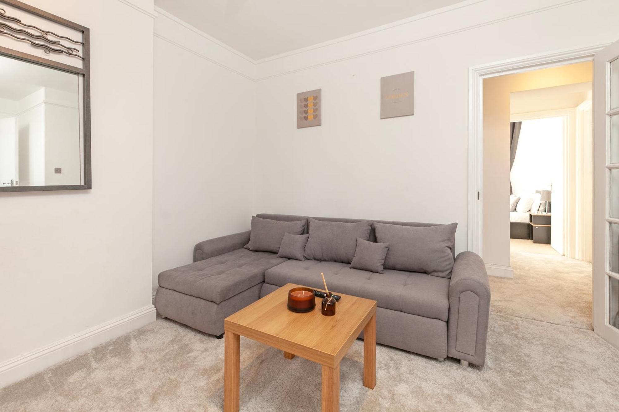 Apartment Beautiful 3 Bedroom Flat In Scott Ellis Gardens London