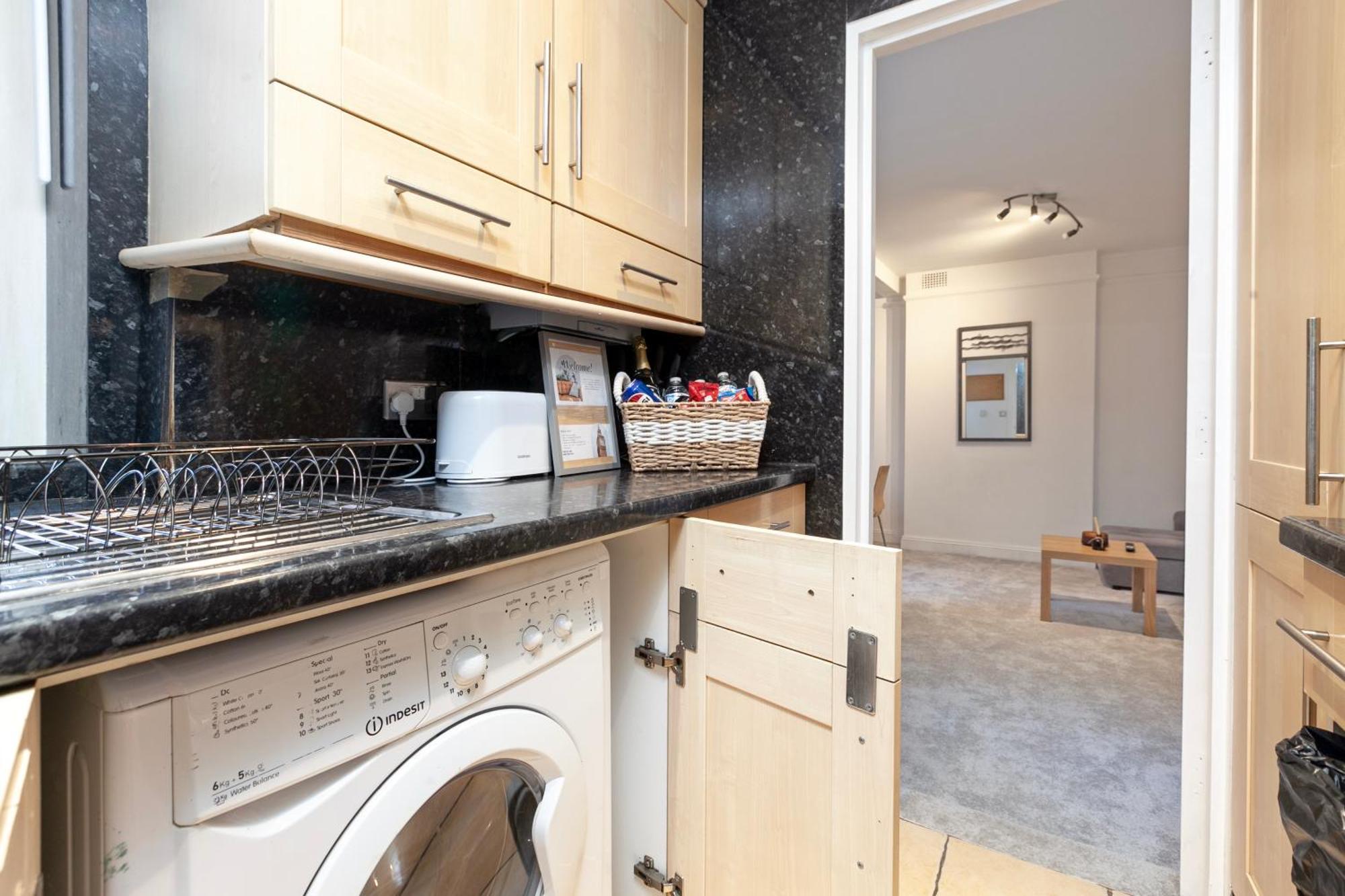 Apartment Beautiful 3 Bedroom Flat In Scott Ellis Gardens *